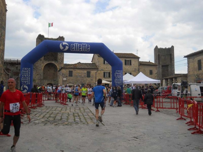 Sigerico_Monteriggioni_2011_03.JPG